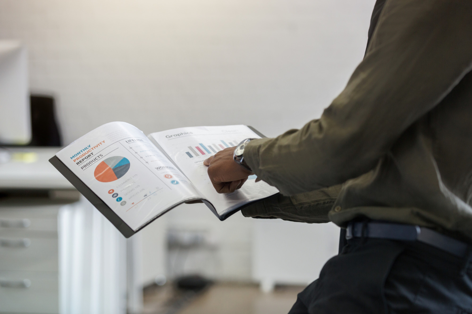 afro-american-man-pointing-his-finger-graph